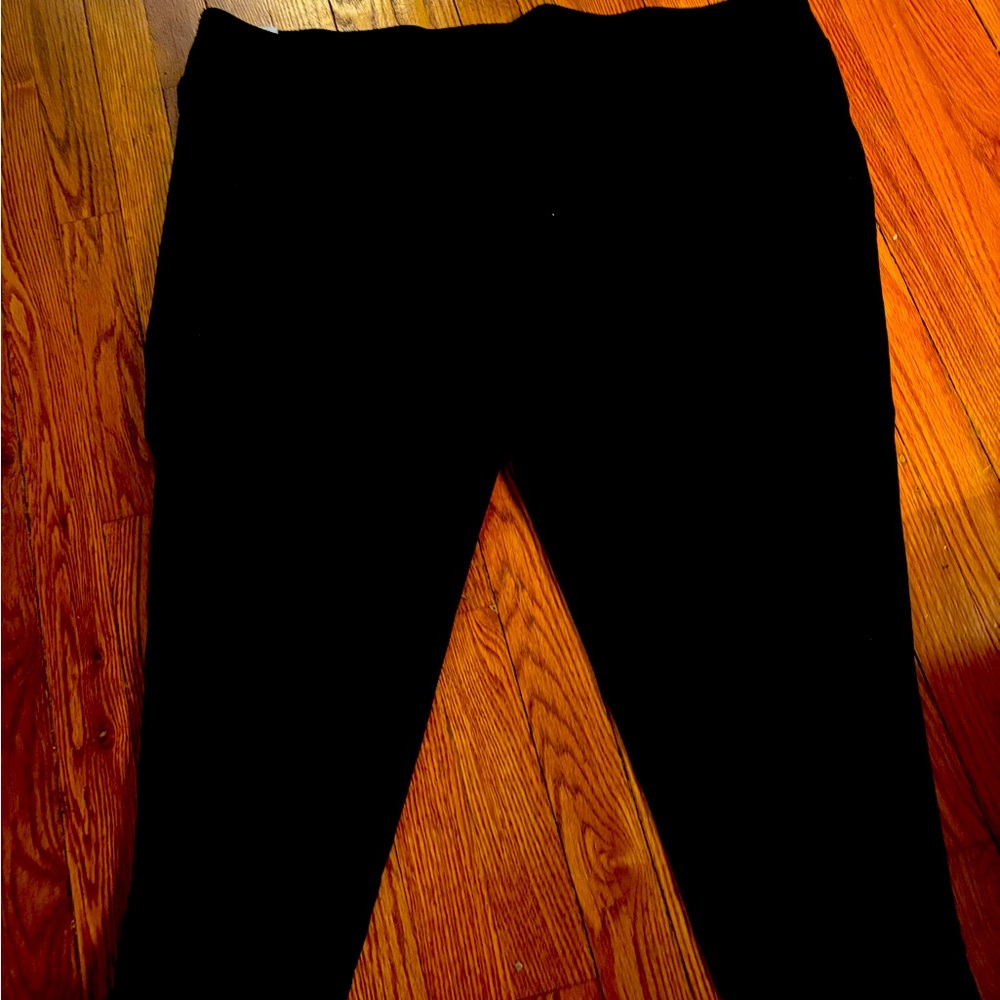 Women’s Black Stretch Capris with lace edge NWT SZ 4X soft pull on
